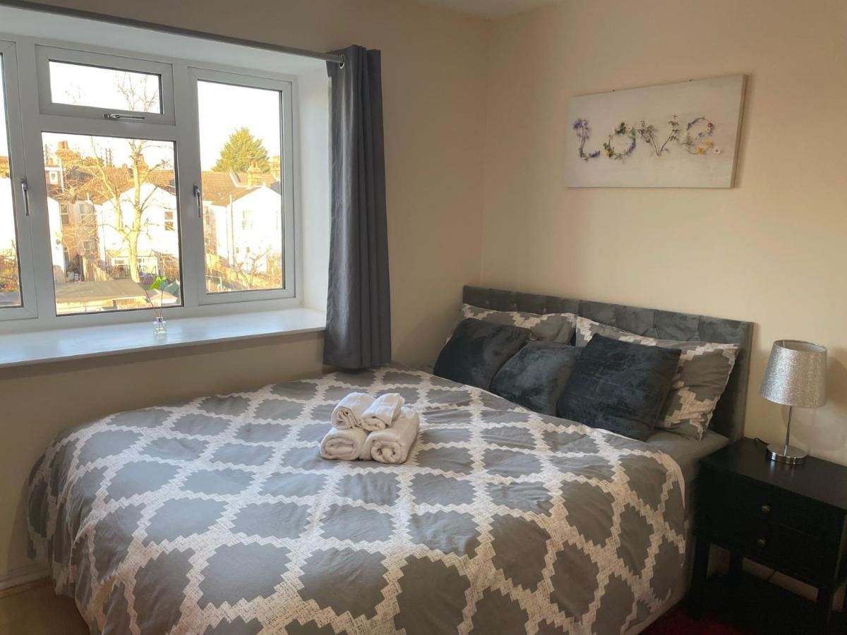 Nnk Air Bnb Enfield Eksteriør bilde