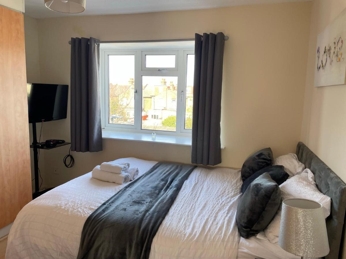Nnk Air Bnb Enfield Eksteriør bilde